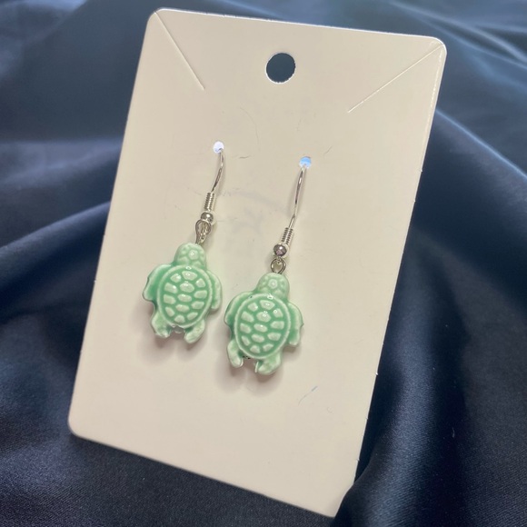 Blue Willow Boutique Earrings - Picture 3 of 4